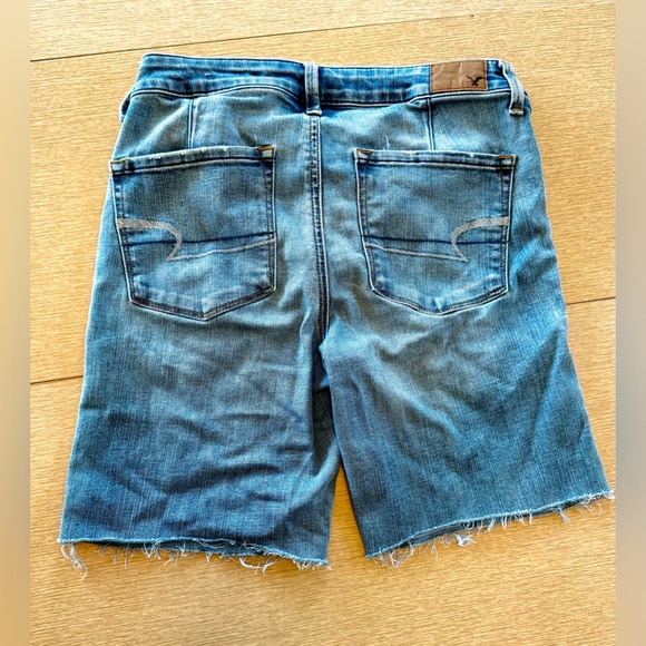 AMERICAN EAGLE A LINE DREAMY DRAPE STRETCH DENIM BOYFRIEND SHORTS - Picture 3 of 10